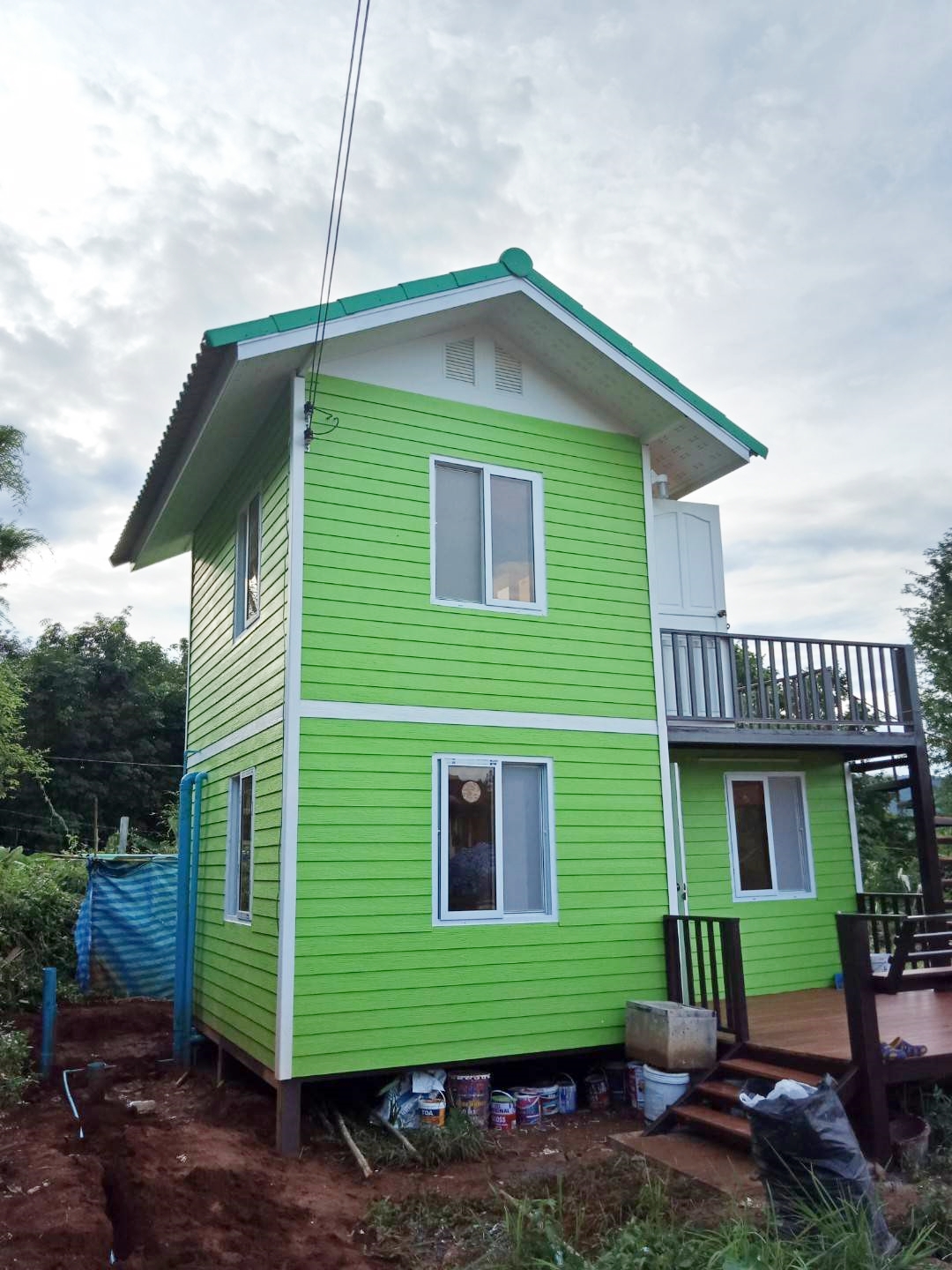 บ้านน็อคดาวน์ 2 ชั้น ขนาด ที่ 4*6 เมตร พื้นใที่ช้สวย และระเบียงทั้งชั่นบนแล้วชั้นล่าง