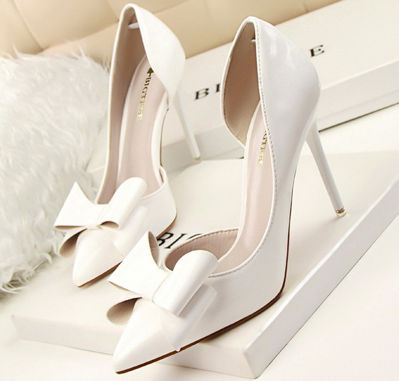 รองเท้าคัทชูส้นสูงเว้าข้างแต่งโบว์หนังเงา ไซต์ 34-39 สีดำ/แดง/ขาว/ชมพู/เทา/เงิน