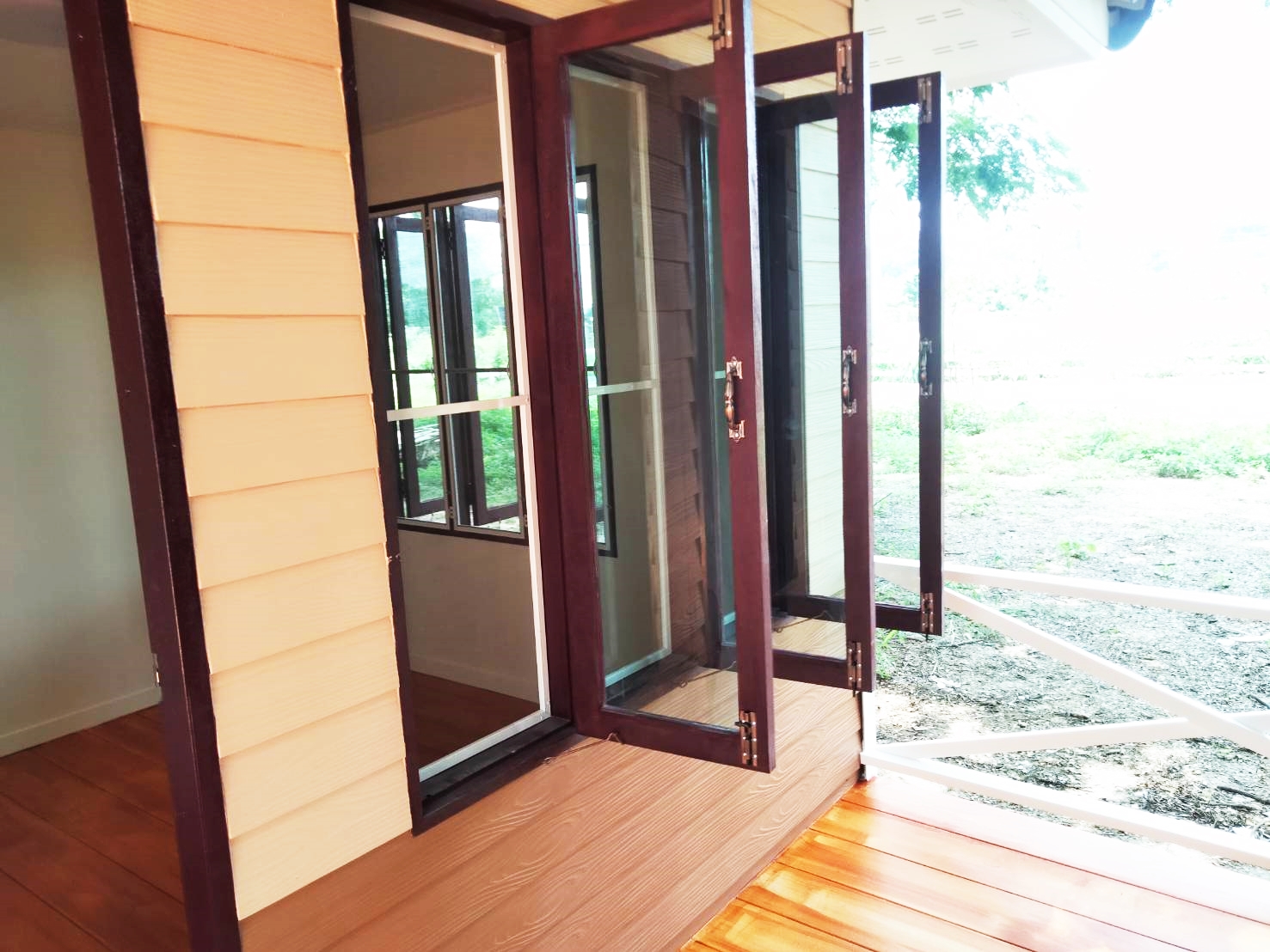 บ้านน็อคดาวน์ ขนาด 4*6 และ 3*4 พร้อมระเบียงกลางบ้าน