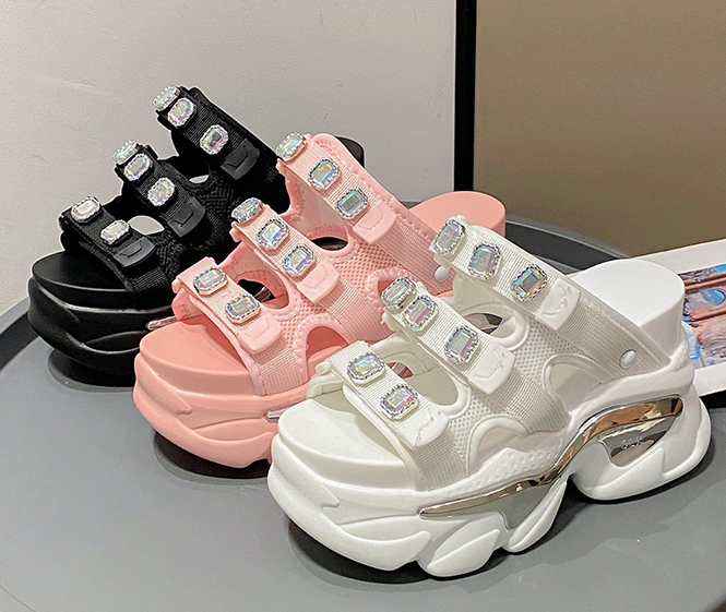 รองเท้าส้นเตารีดแบบสวมสีชมพู/ขาว/ดำ ไซส์ 34-39 มี 2 รุ่น