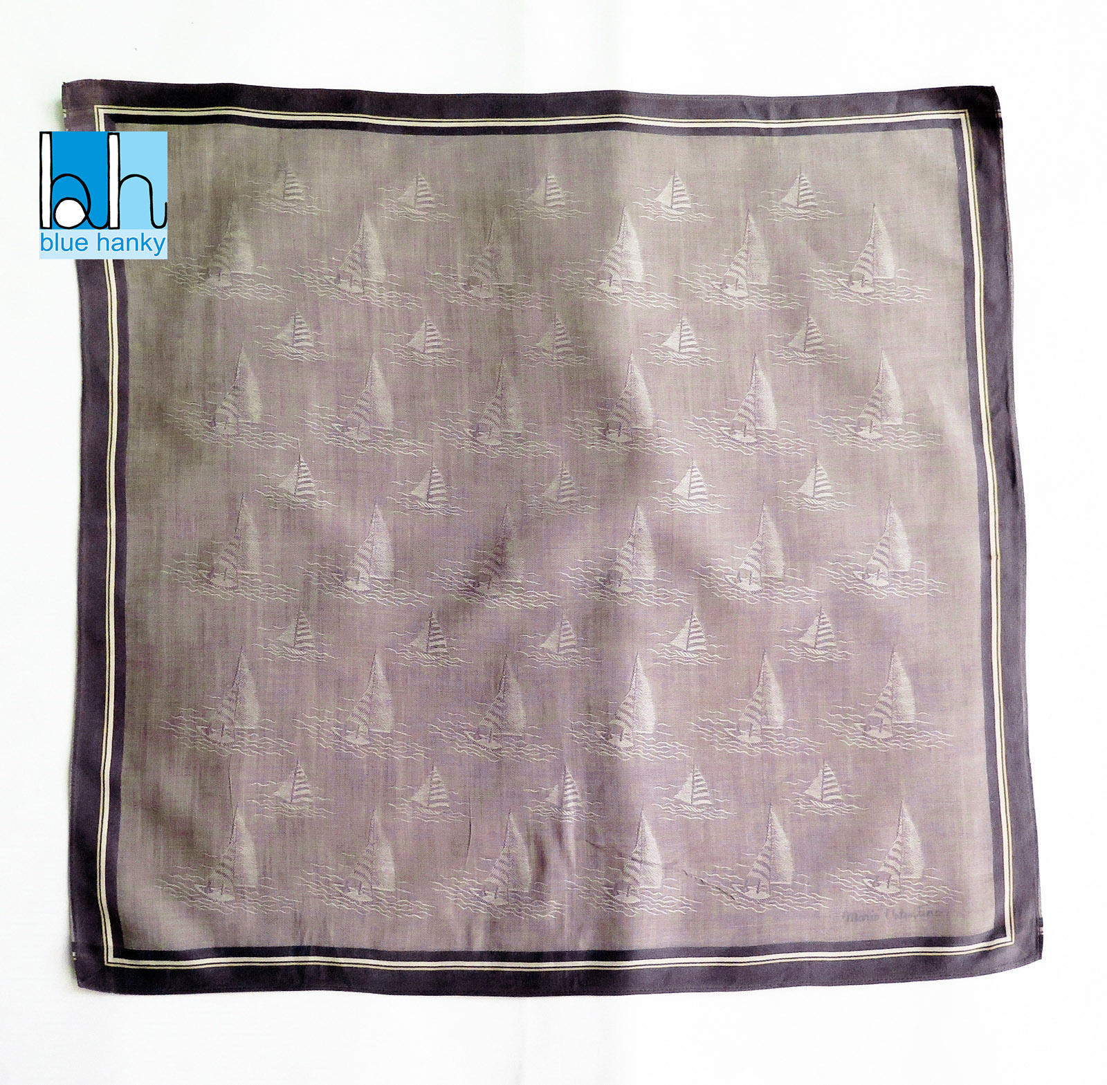 #33 18" Mario Valentino ผ้าเช็ดหน้ามือ2 สภาพดี ผ้าเช็ดหน้าผืนใหญ่