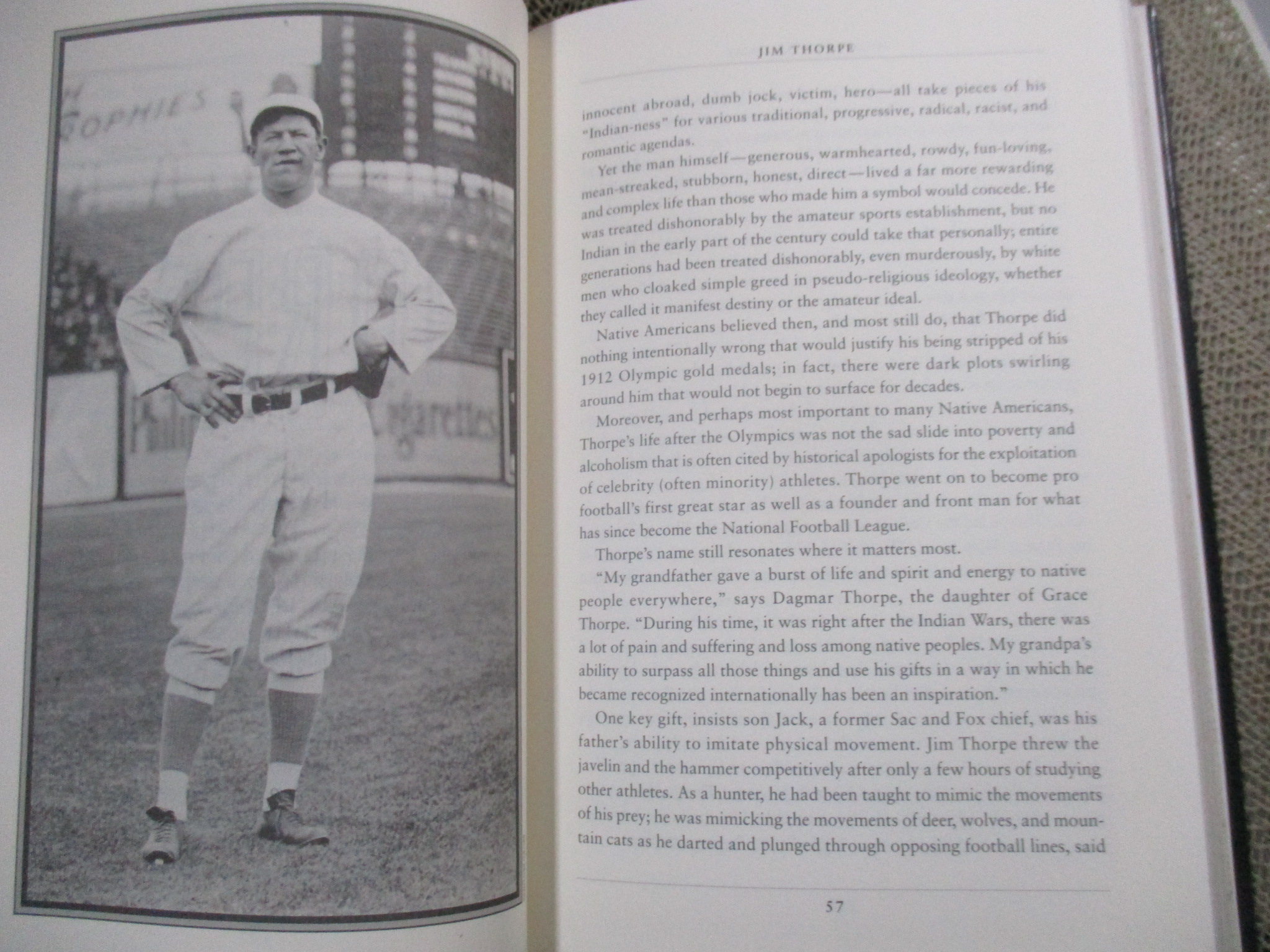 Idols of the Game: A Sporting History of the American Century / Robert Lipsyte / ผู้นำแห่งวงการกีฬาของสหรัฐอเมริกา