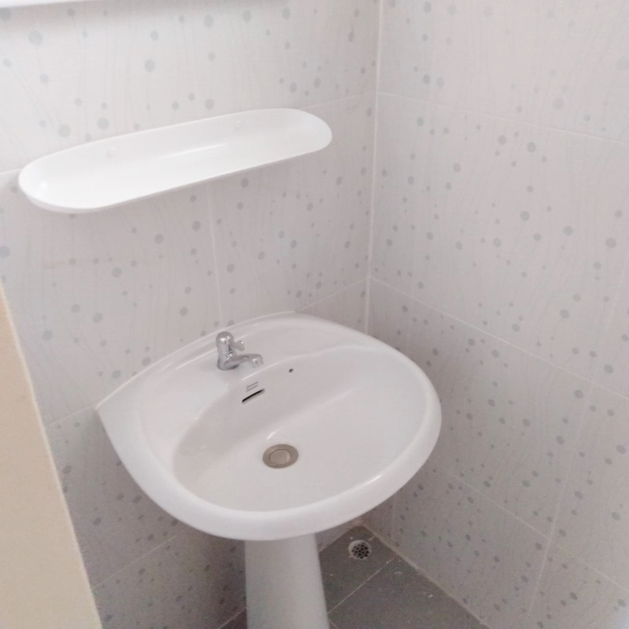 บ้านน็อคดาวน์ หลังนี้ ขนาด 4*6 เมตร พร้อมระเบียงหลังคาคุม ขนาด2*6เมตรเต็มหน้าบ้าน และระเบียงขนาด 2*3 เมตร