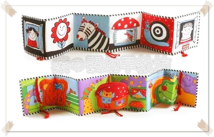 หนังสือผ้าติดเตียง/ติดรถเข็นก็ได้ ยี่ห้อ Tiny love