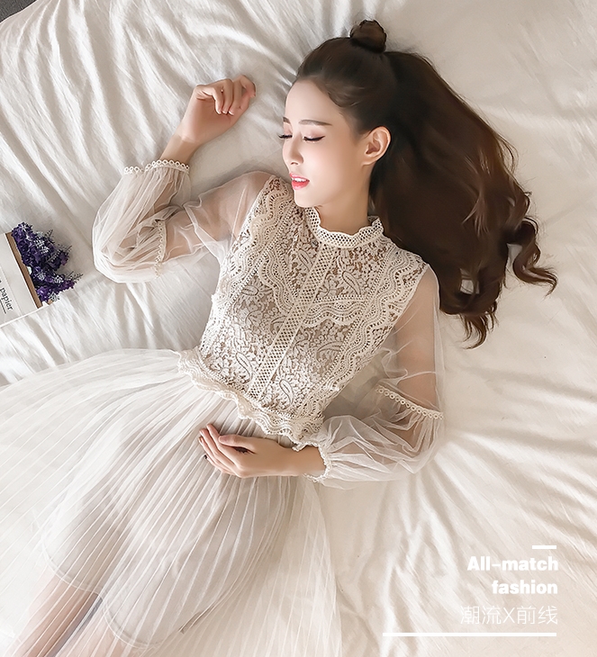 **หมดค่ะ**เดรสตัวเสื้อผ้าลูกไม้สีครีม แต่งรอบคอเสื้อ หน้าอก และเอวด้วยผ้าถักโครเชต์สีครีม สวยมากๆเลยคะ