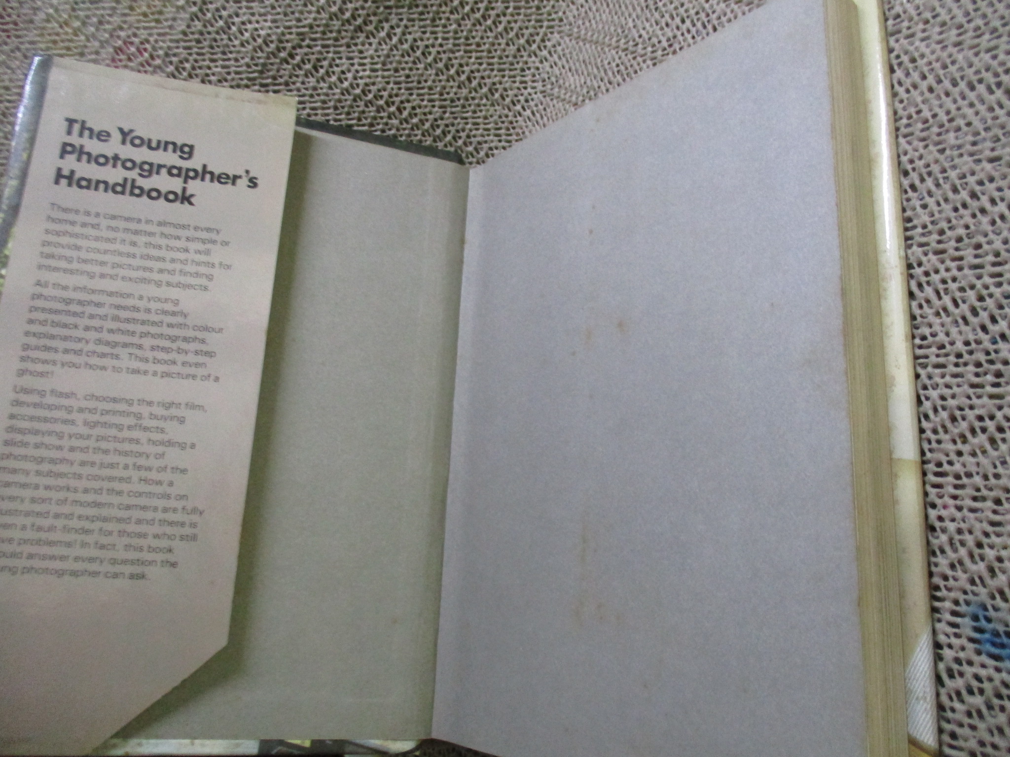 The Young Photographer's Handbook by George Haines (Hardcover) / HAMLYN