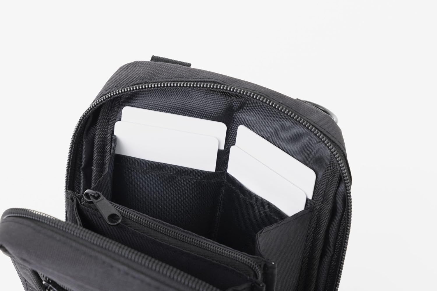 พร้อมส่ง moz กระเป๋าสะพาย มัลติฟังก์ชั่น กระเป๋าสะพายสมาร์ทโฟนที่มาพร้อมฟังก์ชันครบครัน