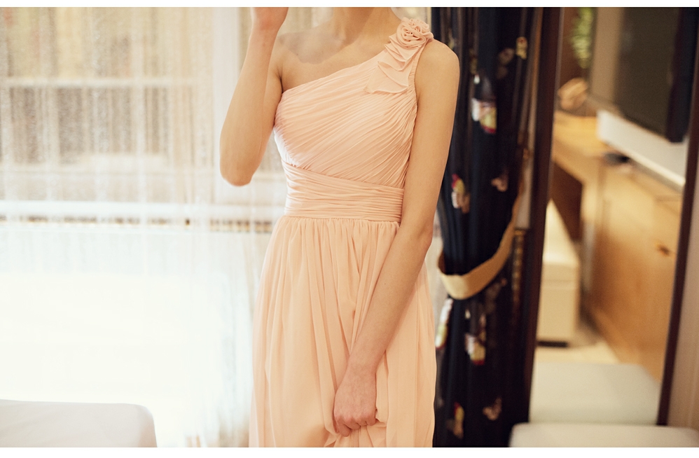 ***หมดค่ะ***เดรสยาวผ้าชีฟองสีส้มอมชมพู ไหล่เฉียง มีซับในสวยเหมือนแบบ100%ค่ะ