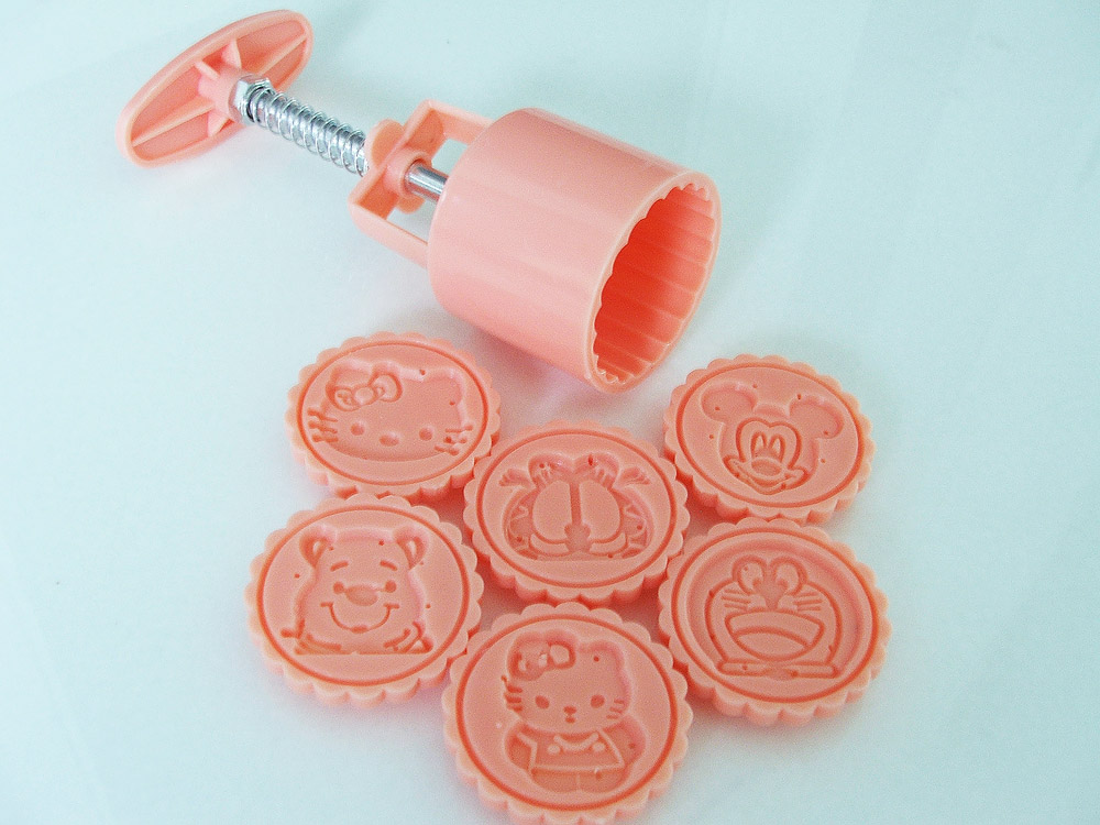 ปั๊มพิมพ์กดคุ้กกี้ + 6 พิมพ์ (50 g.)