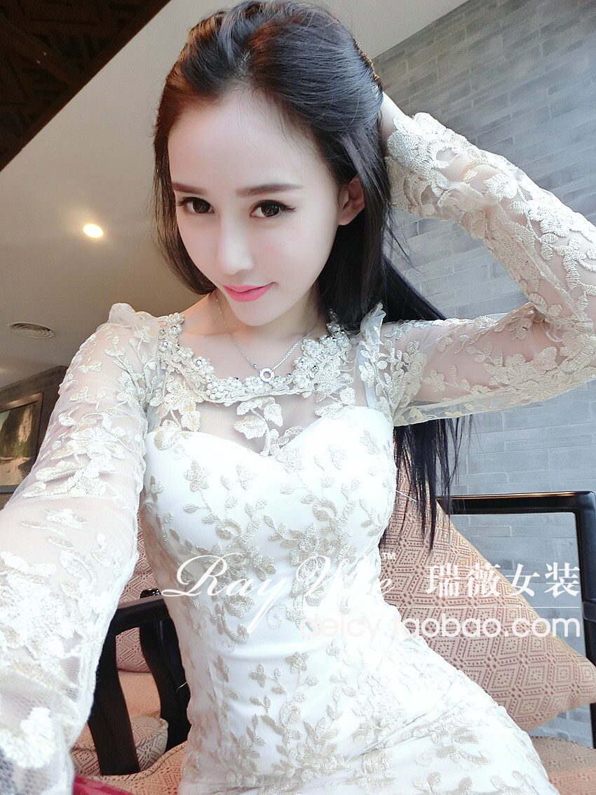 **หมดค่ะ**เดรสใส่ไปงานแต่งสีขาวแขนยาว ดีเทลชุดซีทรูผ้าปักลูกไม้สีทองลายดอกไม้หรูหรา ดีเทลผ้าตาข่ายโปร่งสีขาวช่วงอกและแขน ซับในสีขาว สวยไฮโซคุณภาพดีเหมือนแบบค่ะ