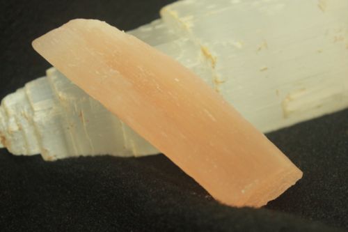 เซเลไนต์สีส้ม ( Orange Selenite)