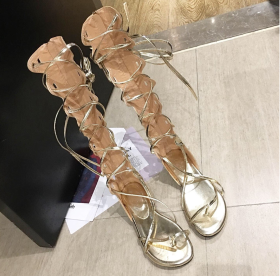 รองเท้าส้นเตี้ยสไตล์แกดิแอเตอร์สีดำ/ทอง ไซต์ 35-41