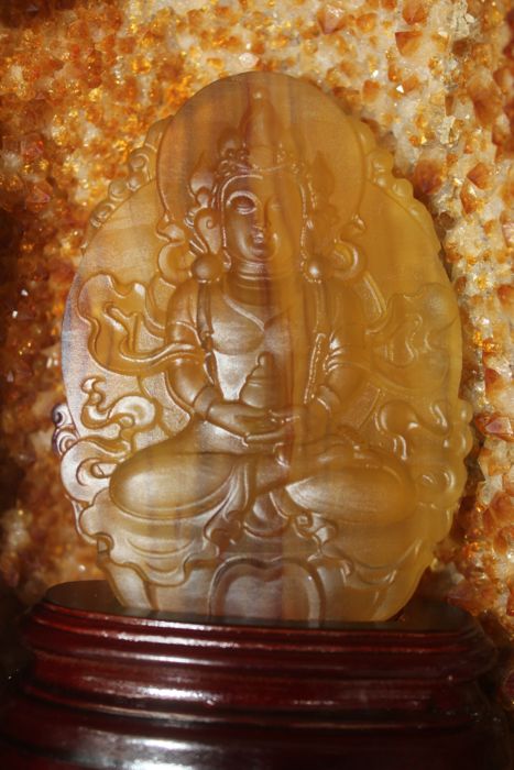 เจ้าแม่กวนอิมปางสมาธิในหินฟูลออไรต์