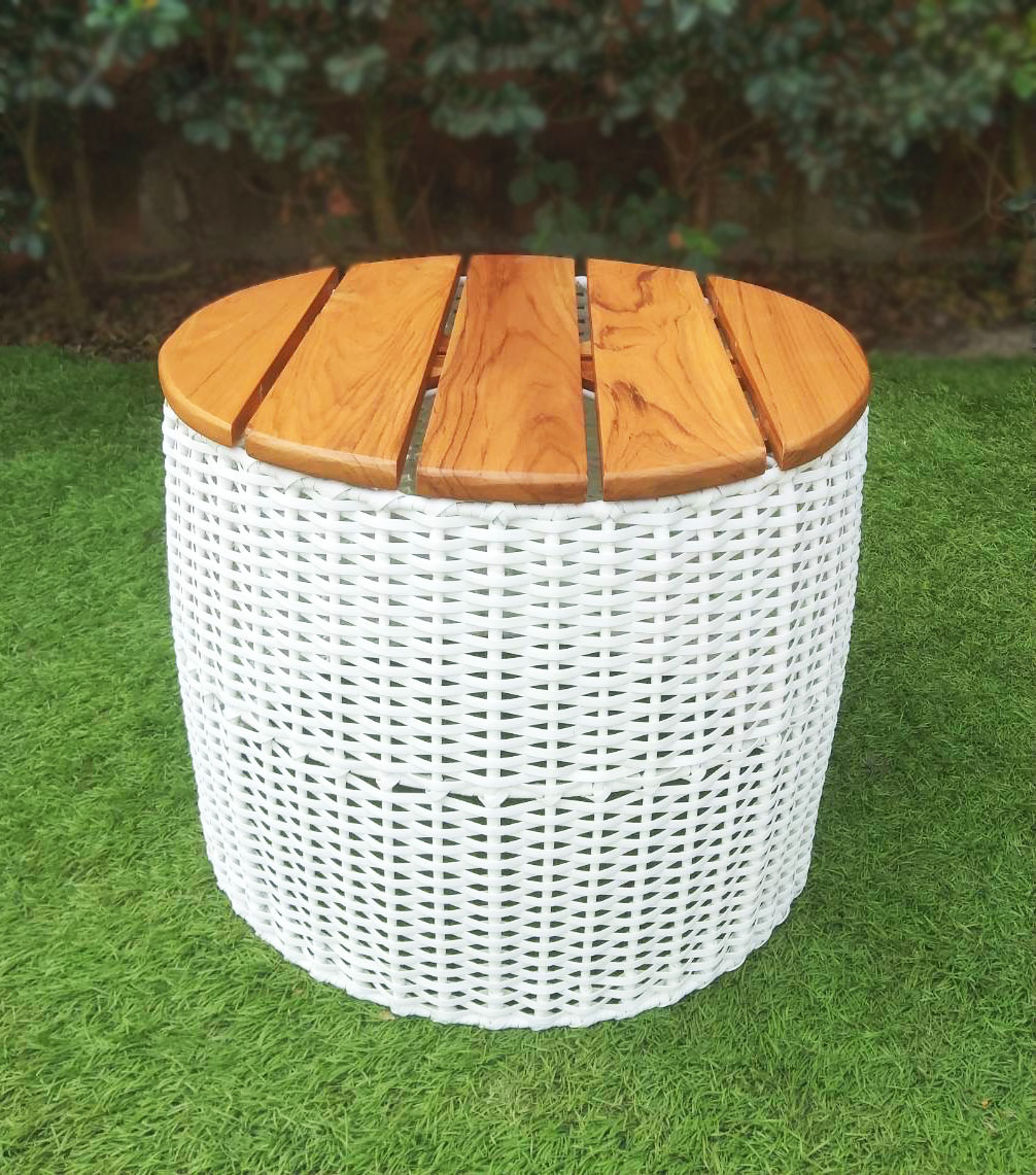 โต๊ะข้างเตียงอาบแดด โต๊ะวางของข้างสระ โต๊ะข้างเตียงสานหวาย Sun bedside table Rattan bedside table