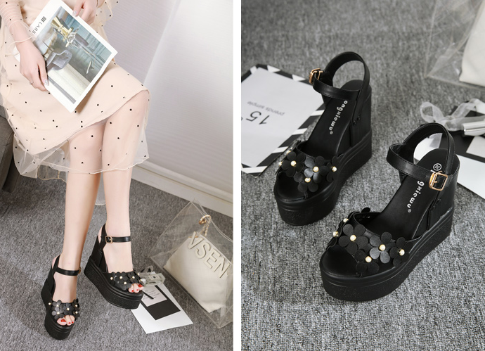 รองเท้าส้นเตารีดแต่งดอกไม้น่ารักๆ ไซต์ 34-38 สีดำ/ขาว