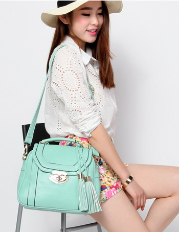 **Pre-order** กระเป๋า axixi แท้ มี 5 สี สีเขียว ชมพู ครีม บานเย็น เหลือง