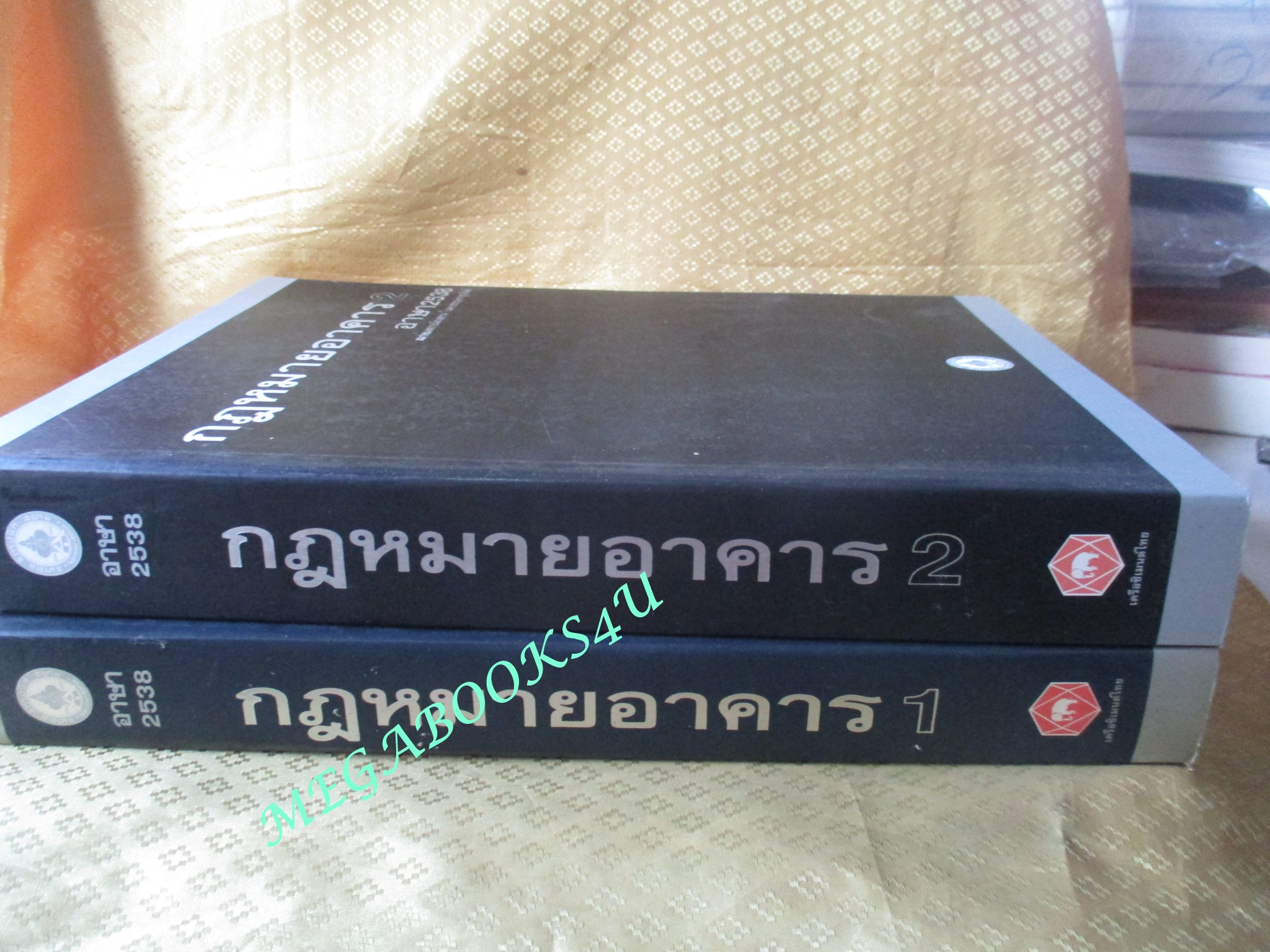 หนังสือ กฎหมายอาคาร เล่ม 1-2 พร้อมกล่อง / สมาคมสถาปนิกสยาม ในพระบรมราชูปถัมป์