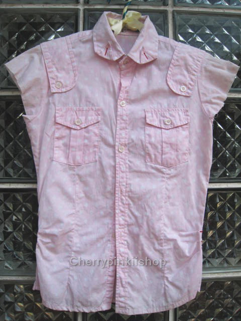 เสื้อสีชมพู Polka dot ลายจุดขาว มีเย็บที่เอว size S ใส่แล้วดูหวานและเก๋ไก๋