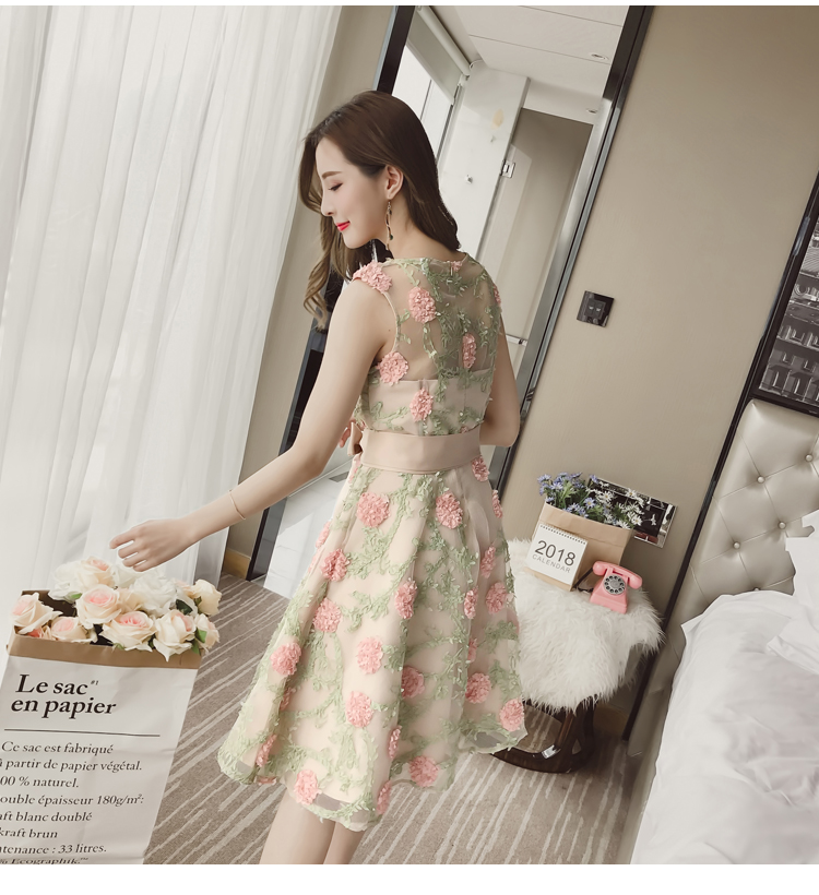 ***พร้อมส่ง*** เดรสผ้าไหมแก้ว organza ปักดอกเล็กๆๆสีชมพูโอรสและสีเขียว แขนกุด มีผ้าซาตินผูกเอวเป็นโบว์ให้เหมือนแบบ สวยมากๆๆค่ะ