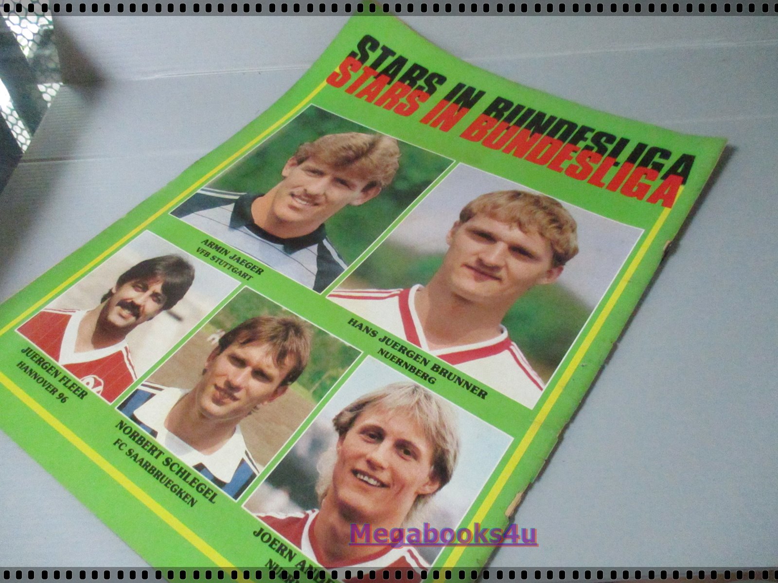 สตาร์ซอคเกอร์นิวมิดวีค ฉบับที่132 ปี2529 ตำหนิ กระดาษปกเริ่มกรอบ ติดแม็กซ์