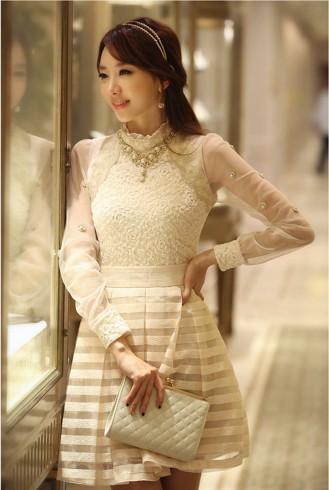 ***พร้อมส่ง***เสื้อผ้าลูกไม้สีขาว ต่อแขนเสื้อผ้าโปร่งปักมุก สวยเหมือนแบบค่ะ