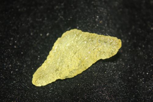 แก้วทะเลทรายลิเบีย (Libyan Desert Glass)
