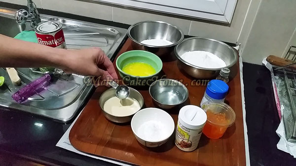 ขั้นตอนการเตรียมส่วนผสมทำเค้กบลูเบอร์รรี่