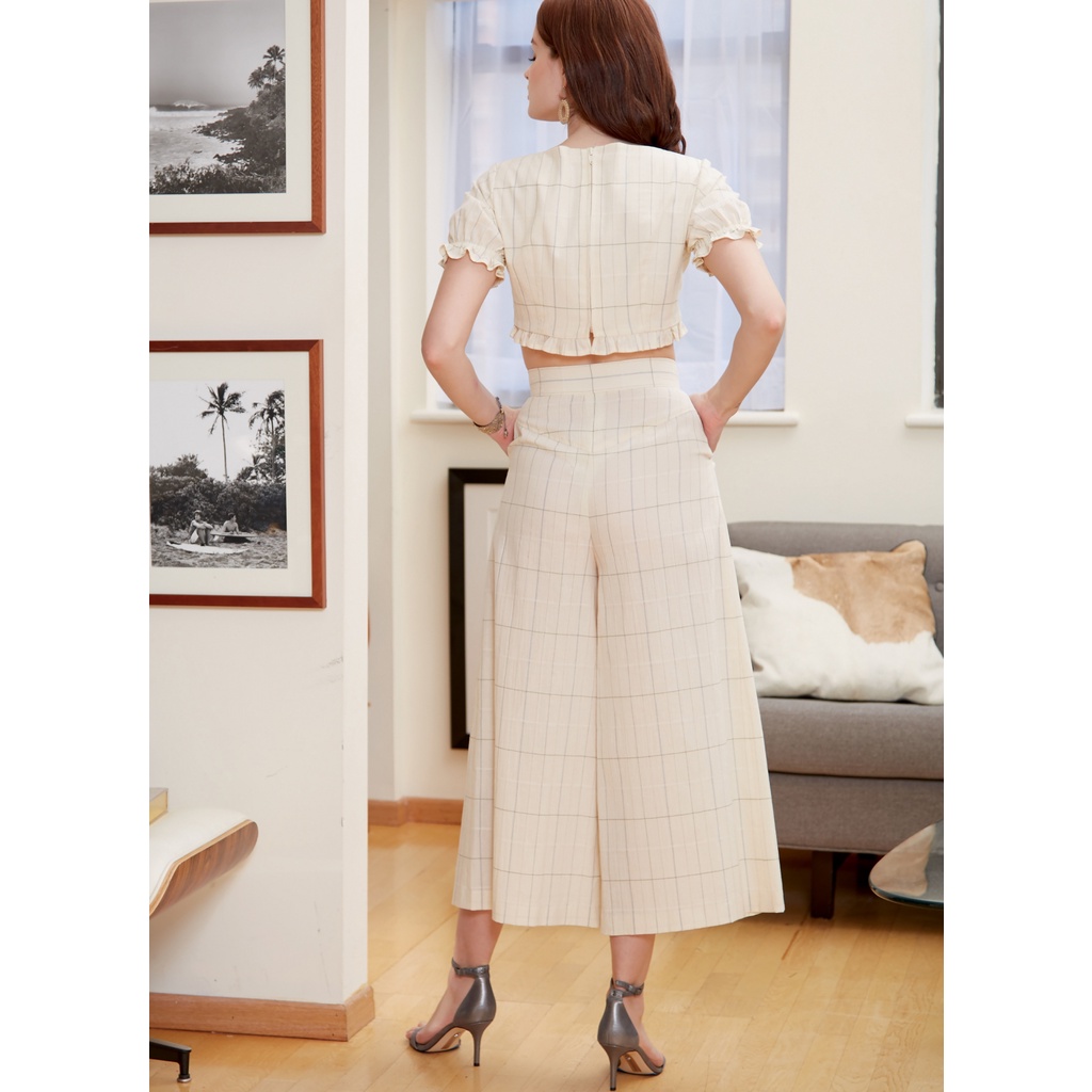 แพทเทิร์นเซต เสื้อครอป + กางเกงขาบาน 5 ส่วน ซื้อแยกหรือซื้อยกเซตได้ค่ะ