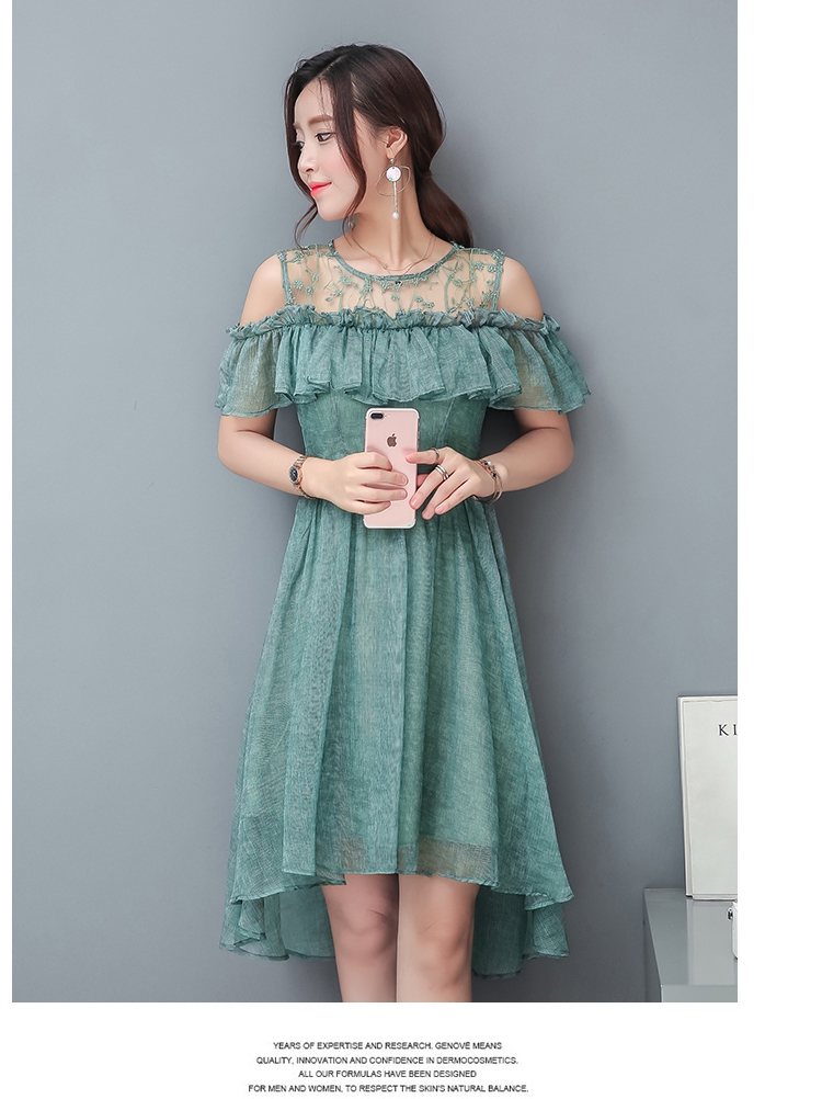 **หมดค่ะ**ดรสผ้าชีฟองเนื้อผ้ามีลายเส้นเหมือนแบบสีเขียว ช่วงไหล่เป็นผ้าลูกไม้ปัก ลายดอกไม้เล็กๆๆ เปิดไหล่ น่ารักมากค่ะ