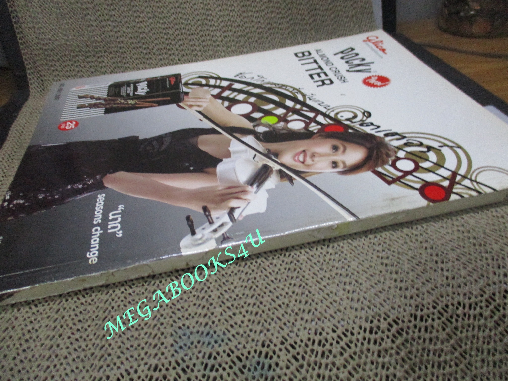 นิตยสารA DAY ฉบับที่100 ปกa day archive เบื้องหลังการทำนิตยสาร a day ตั้งแต่ฉบับที่ 001 -100 ตำหนิ สันปกกระดาษเคลือบหลุด เปิดอ่านได้ตามปกติ