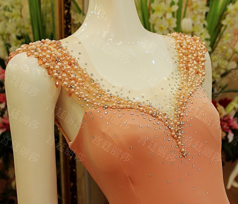 ***พร้อมส่งสีฟ้า ไซส์ L**ชุดราตรีเดรสยาวสีฟ้า ประดับคริสตัสผสมเพชร มุก และเลื่อมหรูหราไฮโซ ช่วงอกและไหล่ซีทรู ดีเทลด้านหลังประดับโบว์ เข้ารูปสวยเหมือนแบบค่ะ