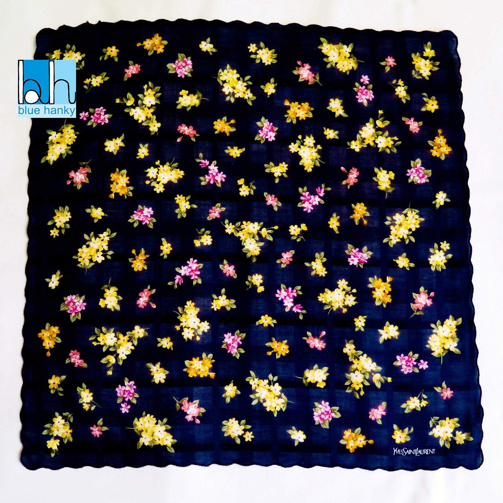 #115 18" Yves Saint Laurent ผ้าเช็ดหน้ามือ2 สภาพดี ผ้าเช็ดหน้าผืนใหญ่