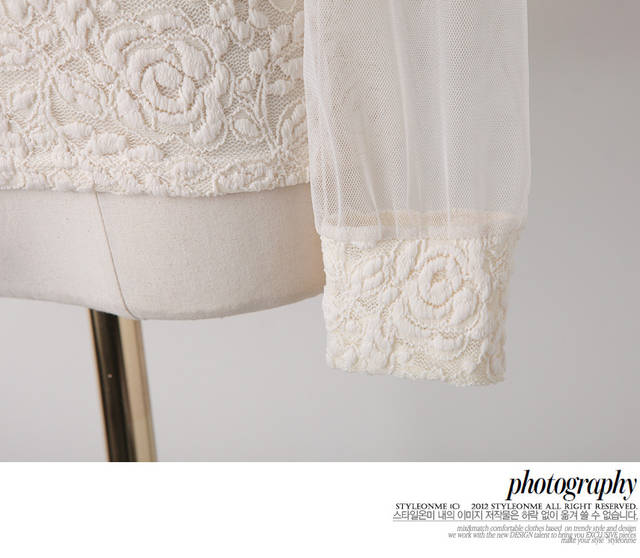 ***พร้อมส่ง***เสื้อผ้าลูกไม้สีขาว ต่อแขนเสื้อผ้าโปร่งปักมุก สวยเหมือนแบบค่ะ