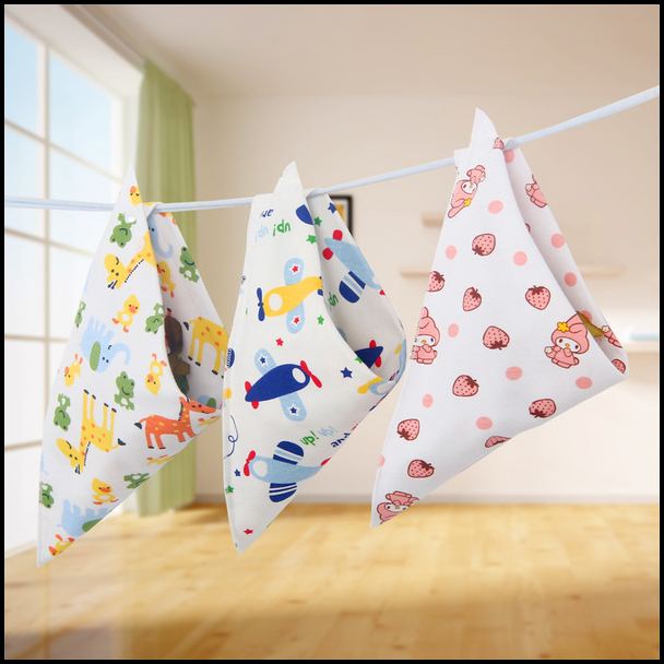 ผ้ากันเปื้อนสามเหลี่ยมลายกระต่ายสีชมพูกระดุมแป๊ก