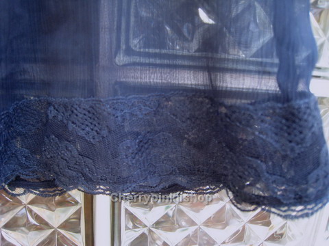 (หมดแล้วจ้า!!) เสื้อชีฟอง สีน้ำเงินเข้มจ้า มีลูกไม้ด้านหน้า แขนเป็นระบาย ชายเสื้อเป็นลูกไม้ ดูดี ยี่ห้อ arnaldo bassini