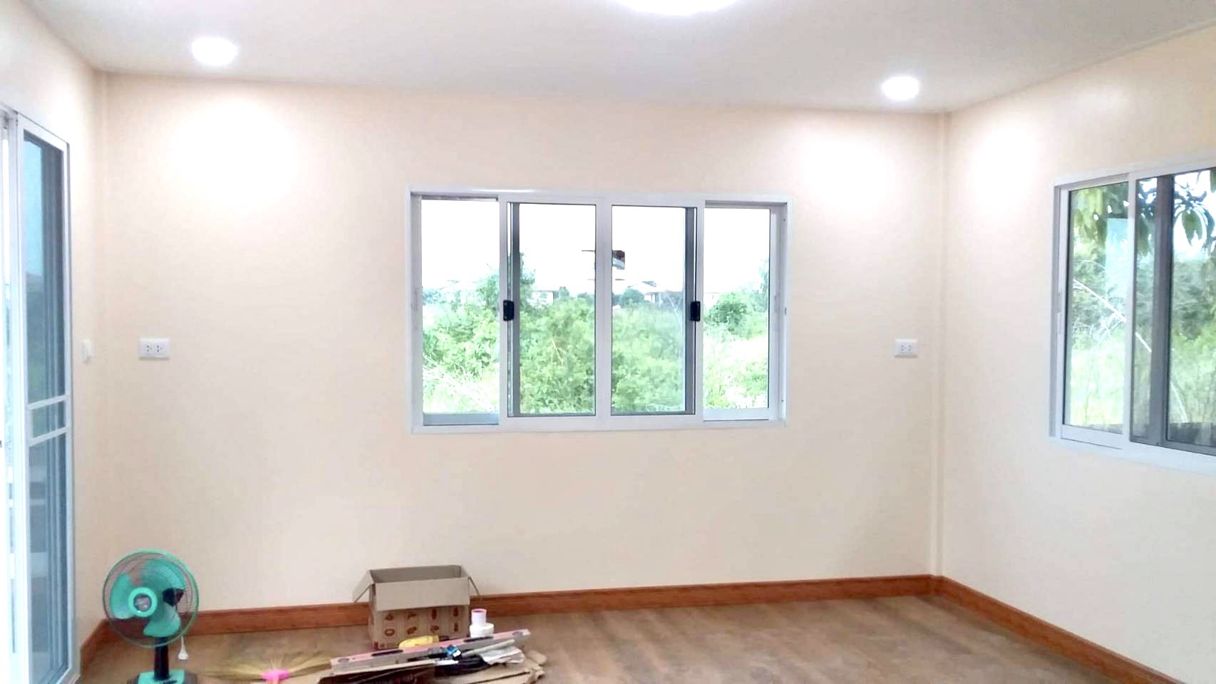 บ้านน็อคดาวน์ ทรงปั่นหยา ขนาด 4*6 เมตร พร้อมระเบียง 2*3 เมตร ชุดประตูสไลด์