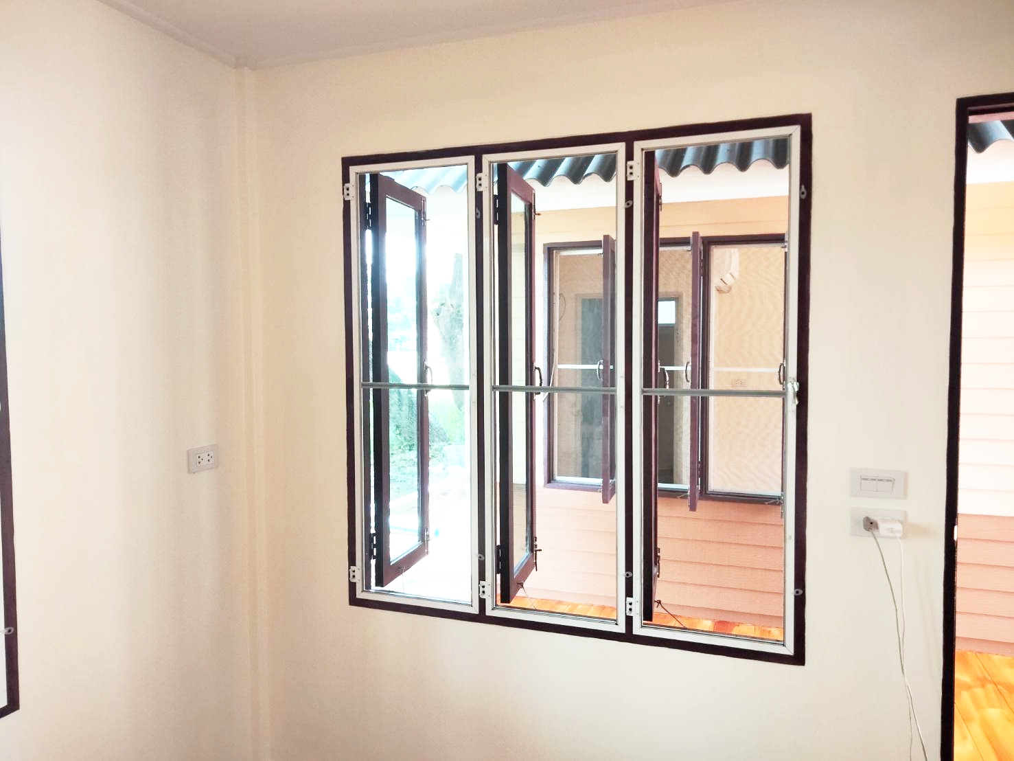 บ้านน็อคดาวน์ ขนาด 4*6 และ 3*4 พร้อมระเบียงกลางบ้าน