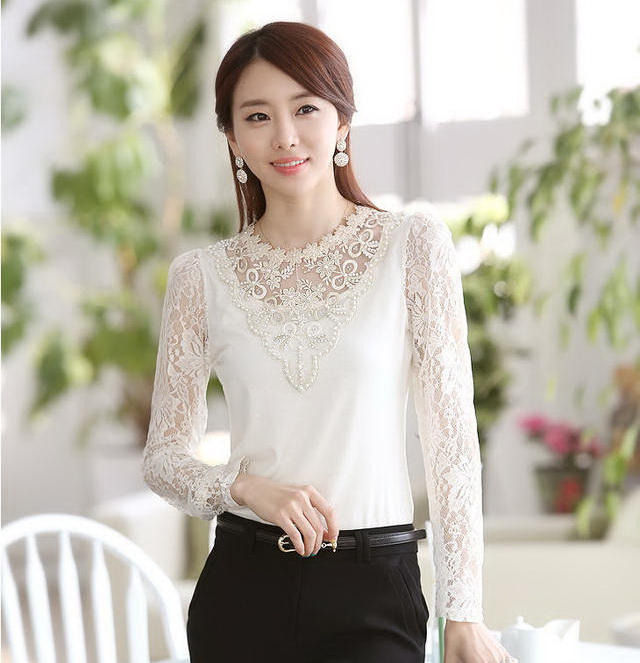 ***หมดค่ะ*** เสื้อผ้า cotton สีขาวคอกลม แต่งลูกไม้สีครีมที่เสื้อ แต่งมุกแขนยาว มีซับในสวยเหมือนแบบค่ะ