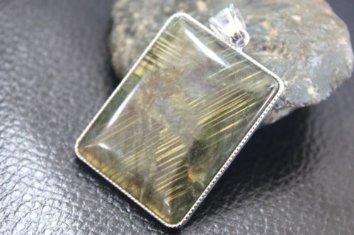 ลาบาโดไลท์ ( Labradorite )