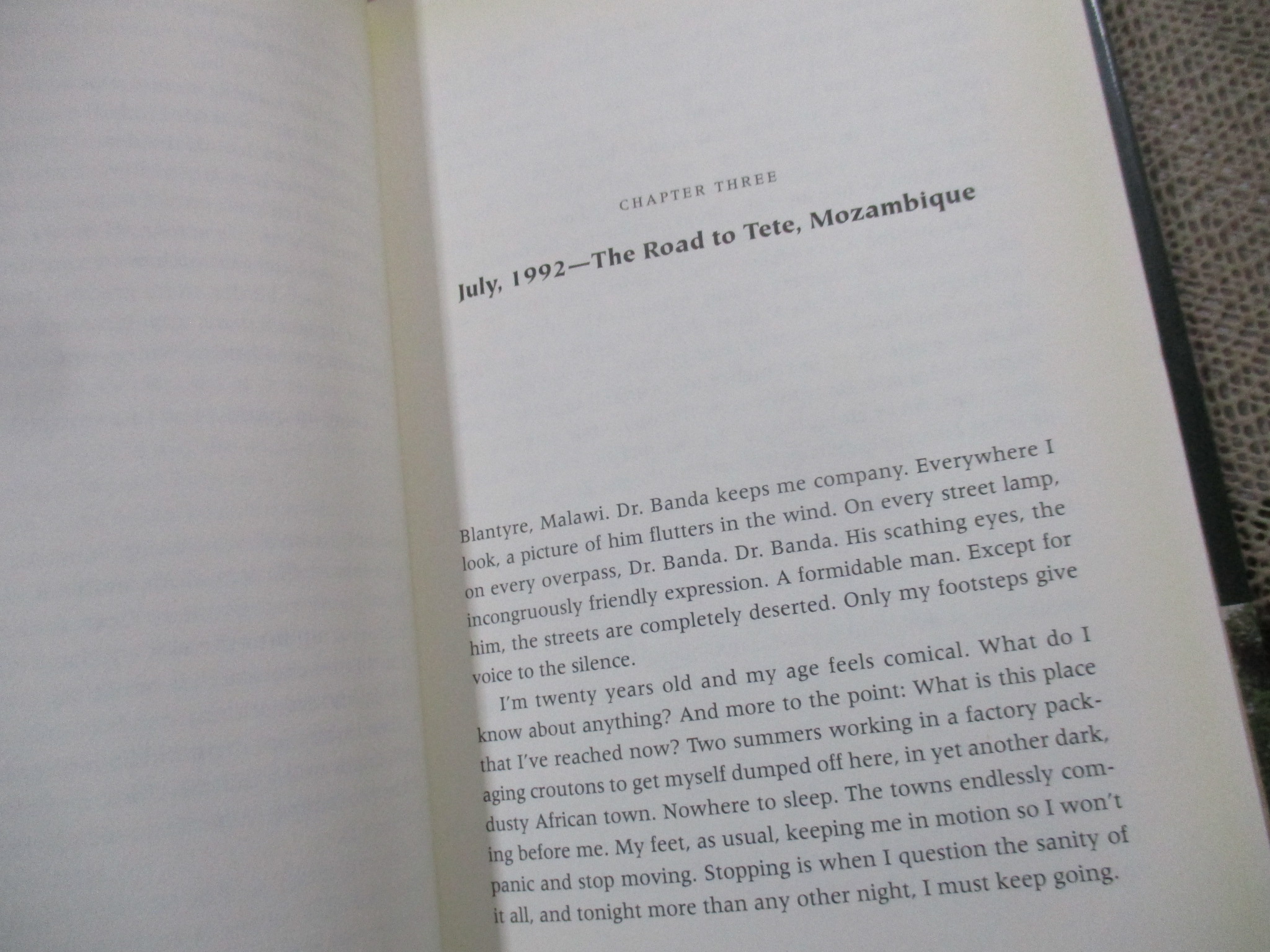 Four Corners: A Journey into the Heart of Papua New Guinea / ผู้เขียน: Kira Salak /วรรณกรรมการเดินทาง การท่องเที่ยว ผจญภัย