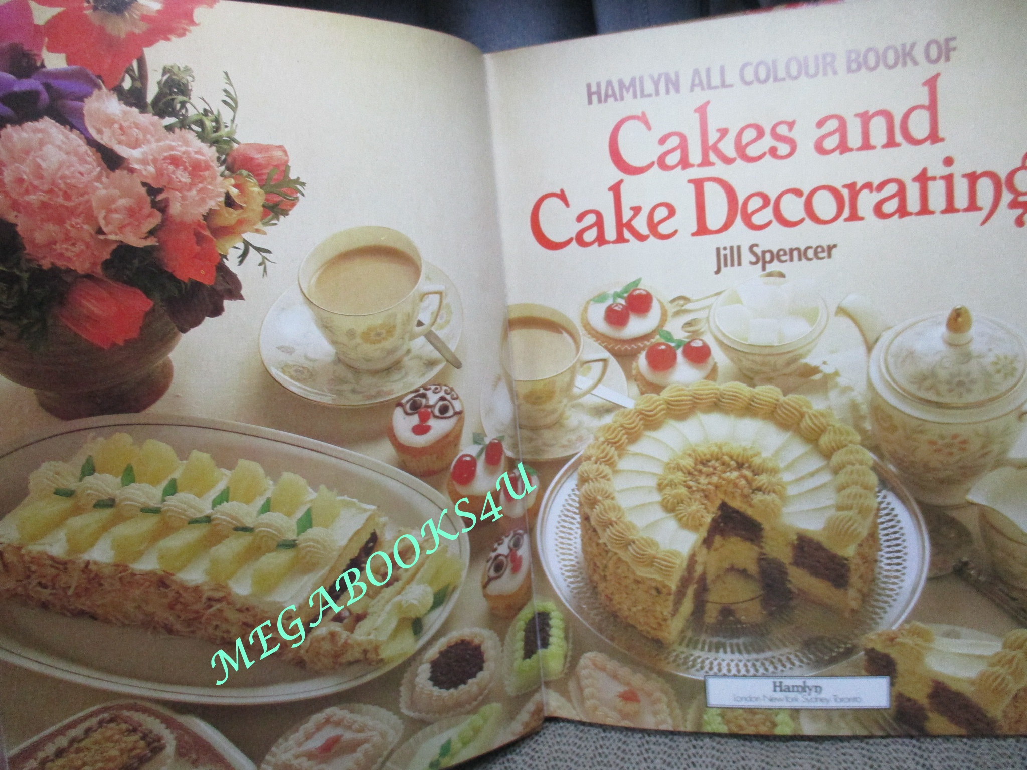 หนังสือ ตำราตกแต่งและทำขนมเค้ก(ปกแข็ง) (ภาษาอังกฤษ) Hamlyn All Colour Book of Cakes and Cake Decorating - Jill Spencer - 1981 Edition