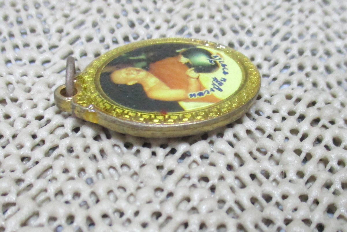 ล็อกเก๊ตพระอาจารย์ฝั้น หลังหลวงปู่มั่น ภูริทัตโต