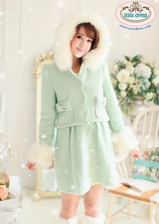 ***พร้อมส่ง size s ค่ะ***เสื้อโค้ทกันหนาวสีเขียวอ่อน แขนและฮู้ดรอบล้อมด้วนขนเฟอร์สีขาว ติดกระดุมซ่อน แบ่งเป็นตัวเสื้อและกระโปรงใส่แยกชิ้นได้ค่ะ สวยหวานเหมือนแบบค่ะ