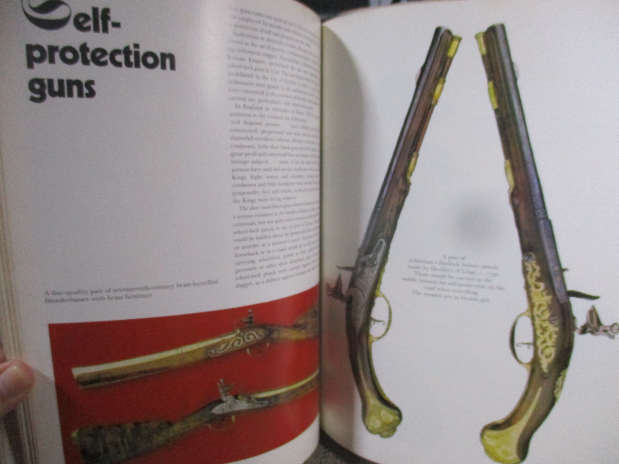 หนังสือ ศาสตร์และศิลป์ โลกของปืนโบราณ THE WORLD OF GUNS / RICHARD AKEHURST (ภาษาอังกฤษ)