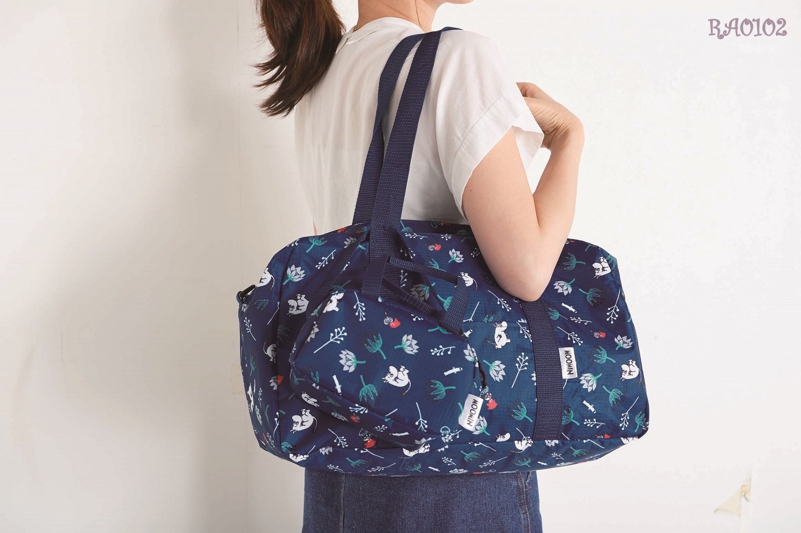 MOOMIN 2WAY กระเป๋าใบใหญ่ มีสายสะพายถอดได้ สามารถสอดด้านหลังกระเป๋าเดินทางได้ (ไม่มีกระเป๋าใบเล็ก)
