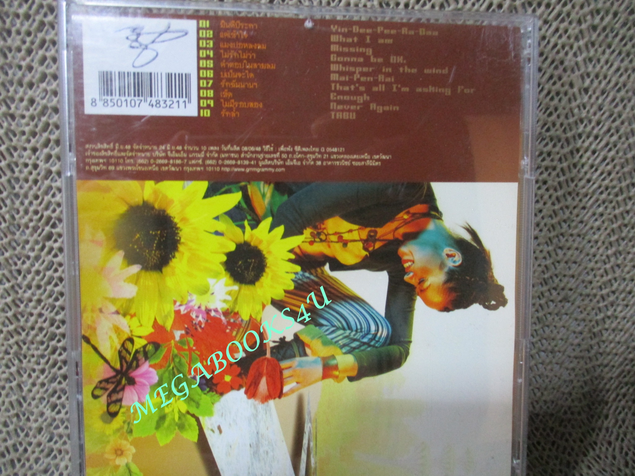 ซีดีเพลงไทยสากล ลานนา คัมมินส์ LANNA COMMINS อัลบั้มที่สอง -ยินดีปีระกา // ปก และ แผ่นมีรอยเล็กน้อย