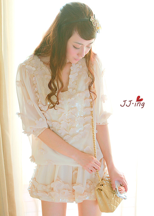 **พร้อมส่ง**เดรสชีฟองสีเบจประดับด้วยเลื่อม+ดอกไม้เข้าชุด (แยกเป็นเสื้อ-กางเกง)