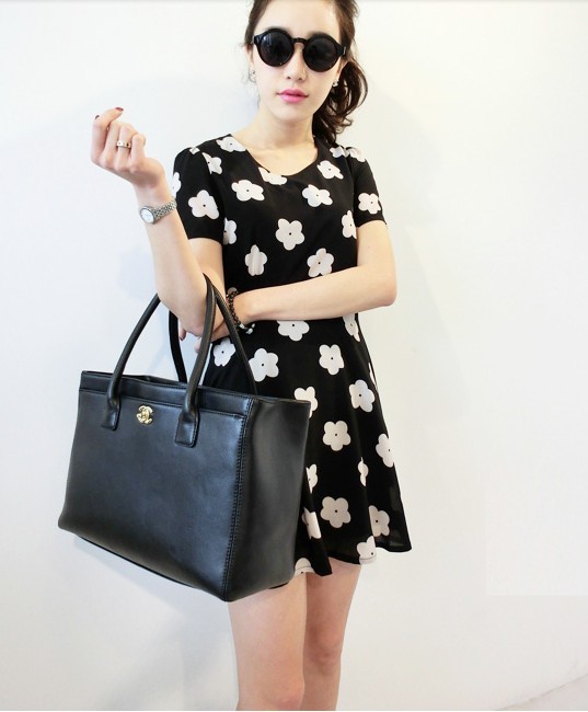 **พร้อมส่ง** supersave เดรสสีดำ ลายดอกไม้สีขาว