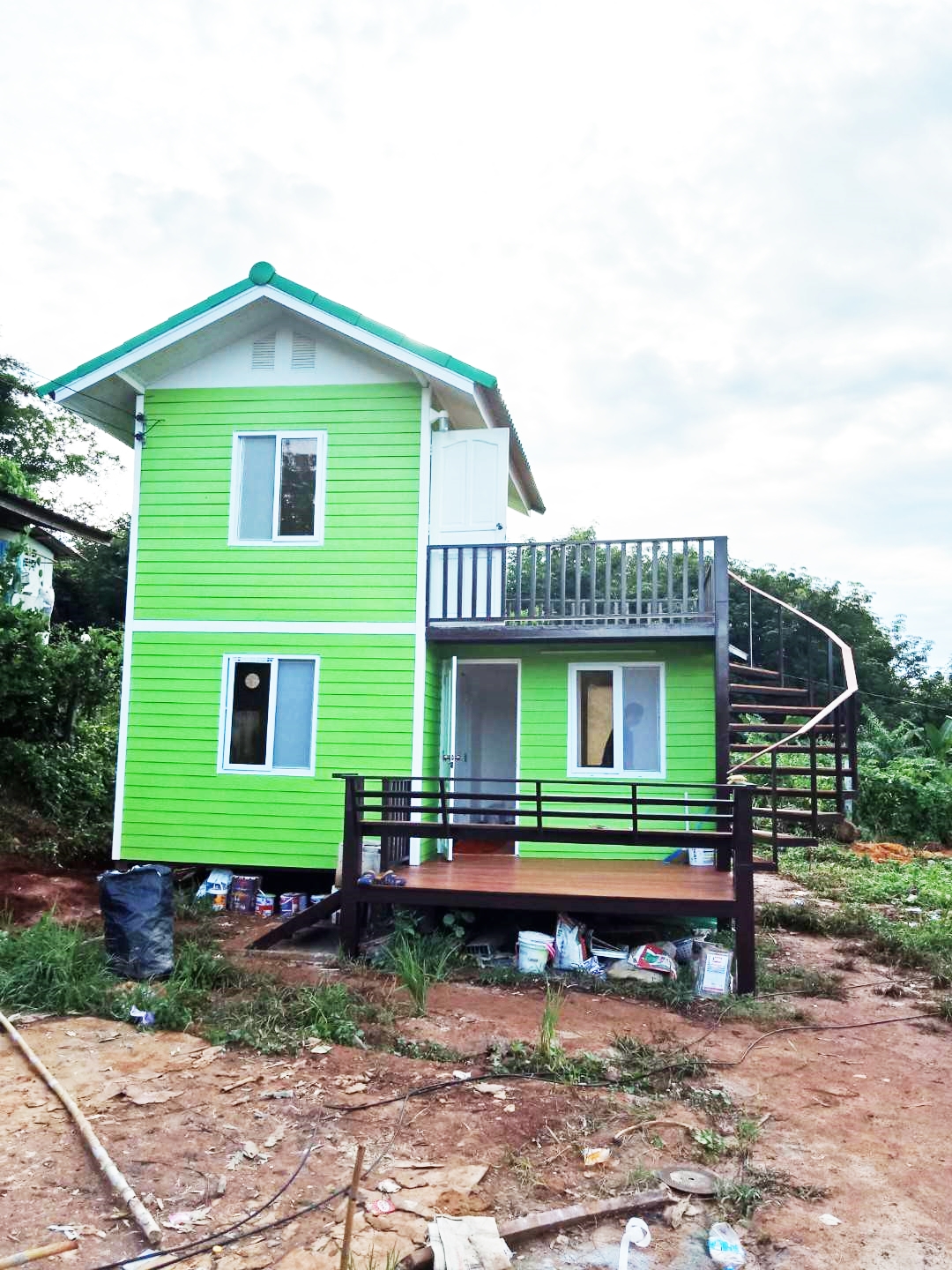 บ้านน็อคดาวน์ 2 ชั้น ขนาด ที่ 4*6 เมตร พื้นใที่ช้สวย และระเบียงทั้งชั่นบนแล้วชั้นล่าง