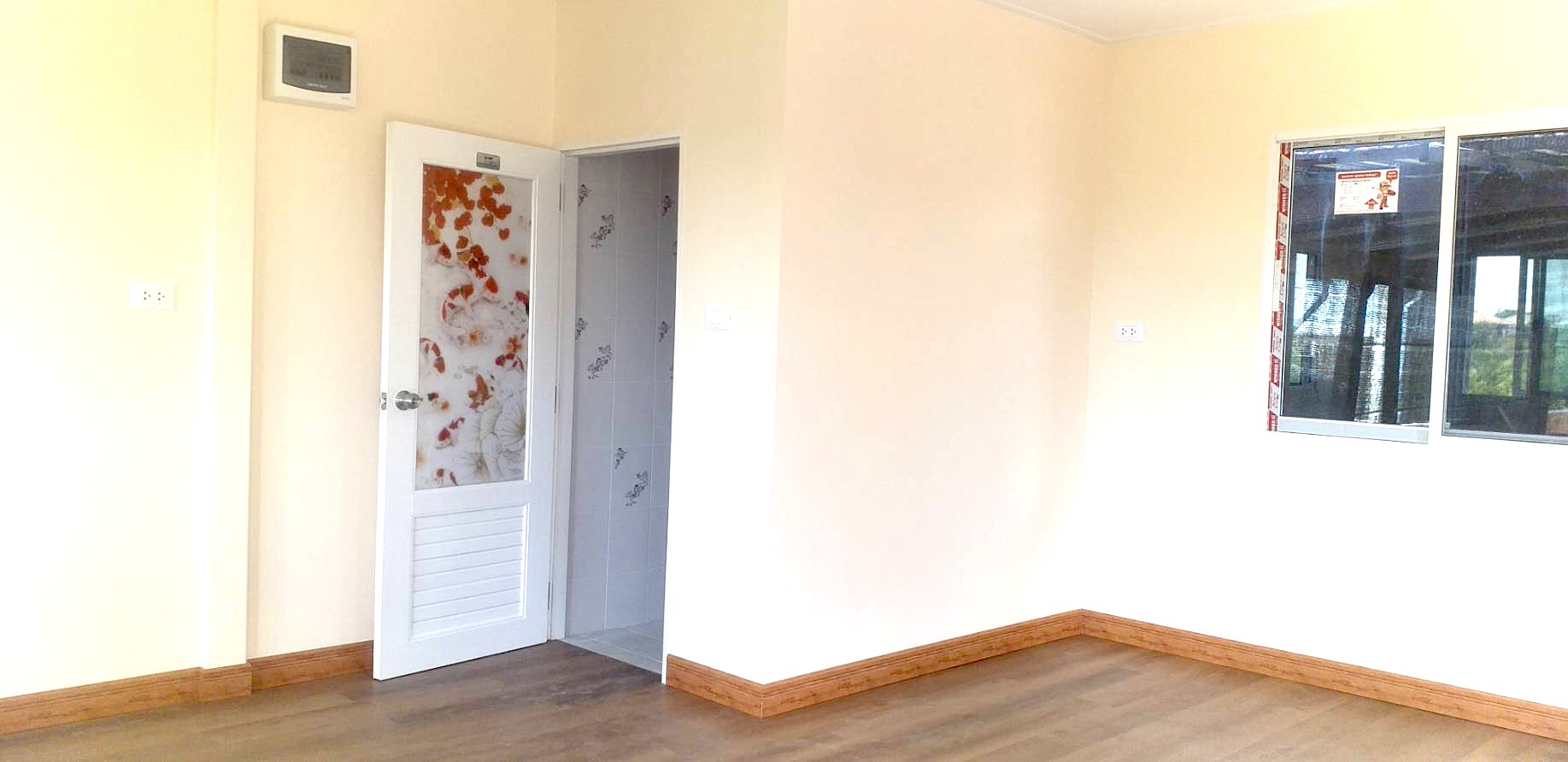 บ้านน็อคดาวน์ ทรงปั่นหยา ขนาด 4*6 เมตร พร้อมระเบียง 2*3 เมตร ชุดประตูสไลด์